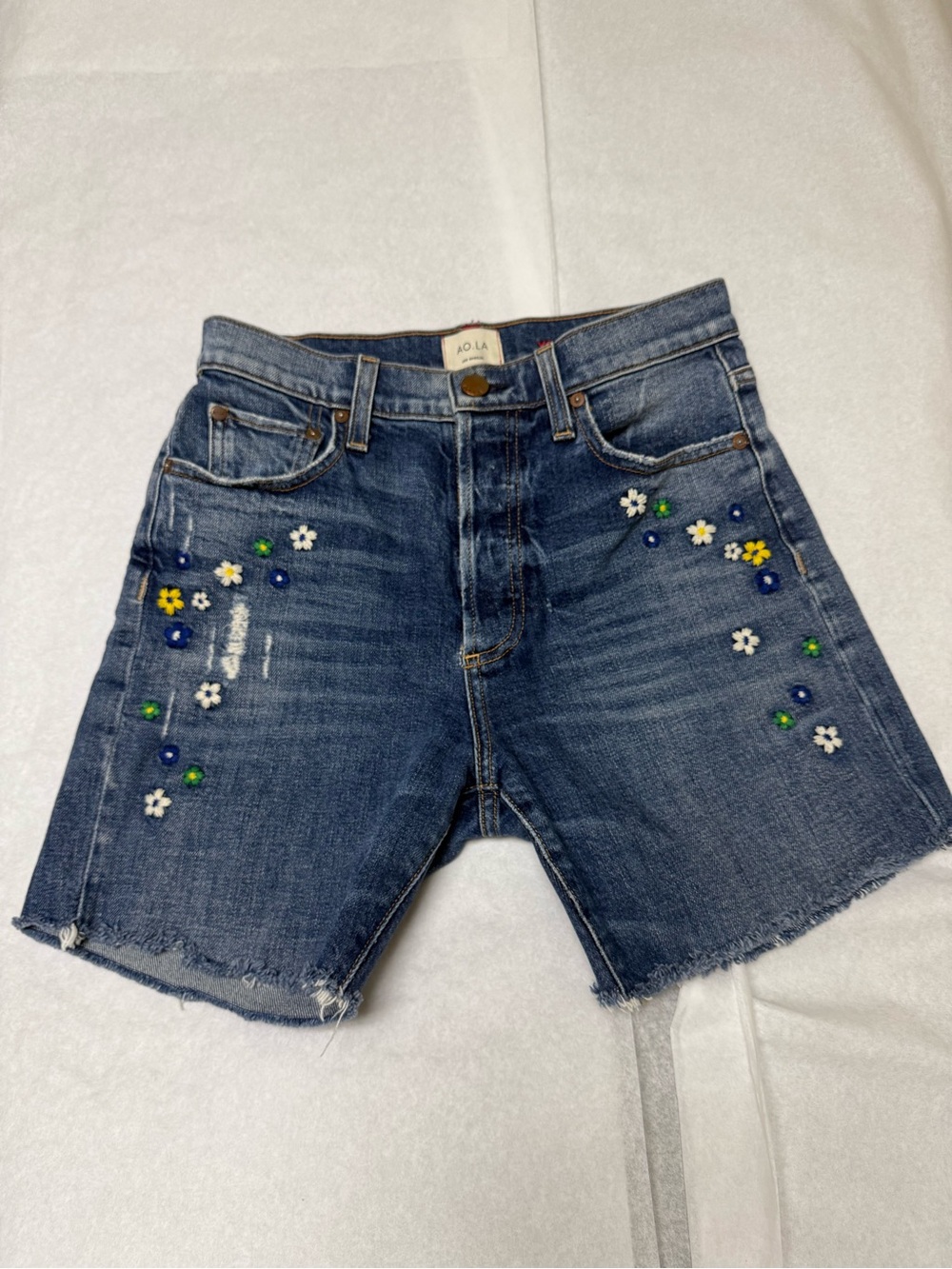 AO.LA by Alice + Olivia high-rise denim shorts colorful floral embroidered🌻